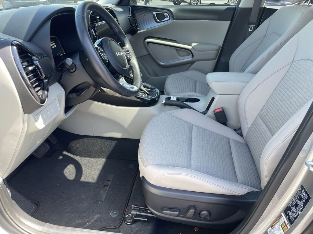 Certified 2023 Kia Soul EX image 9