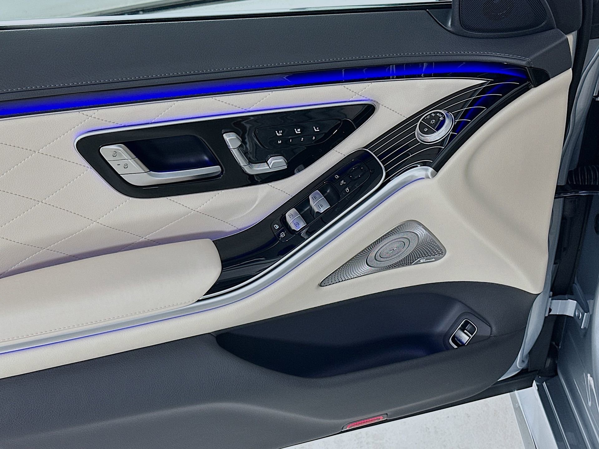 New 2026 Mercedes-Benz S 580e 4MATIC Sedan image 19