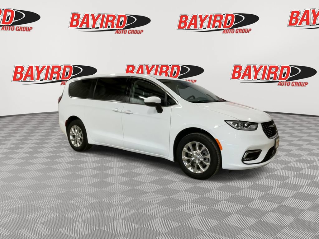 Used 2023 Chrysler Pacifica Touring-L AWD/4WD image 2