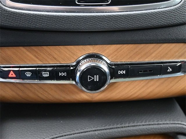 Used 2022 Volvo XC90 T6 Momentum w/ Climate Package image 12