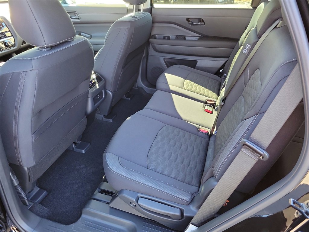 New 2025 Nissan Pathfinder SV image 12