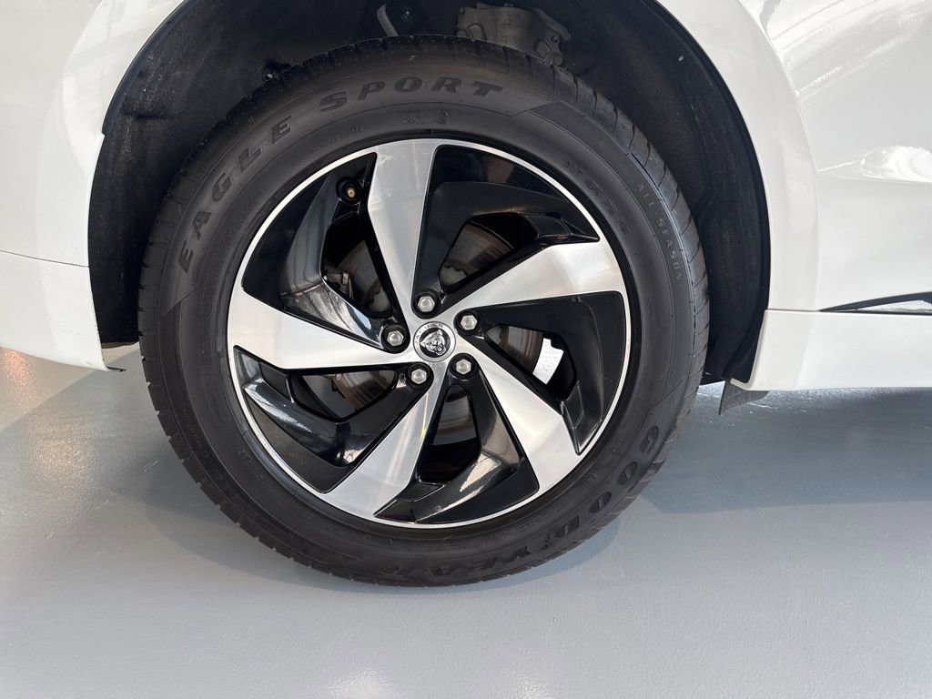 Used 2025 Jaguar F-PACE R-Dynamic S AWD/4WD image 17