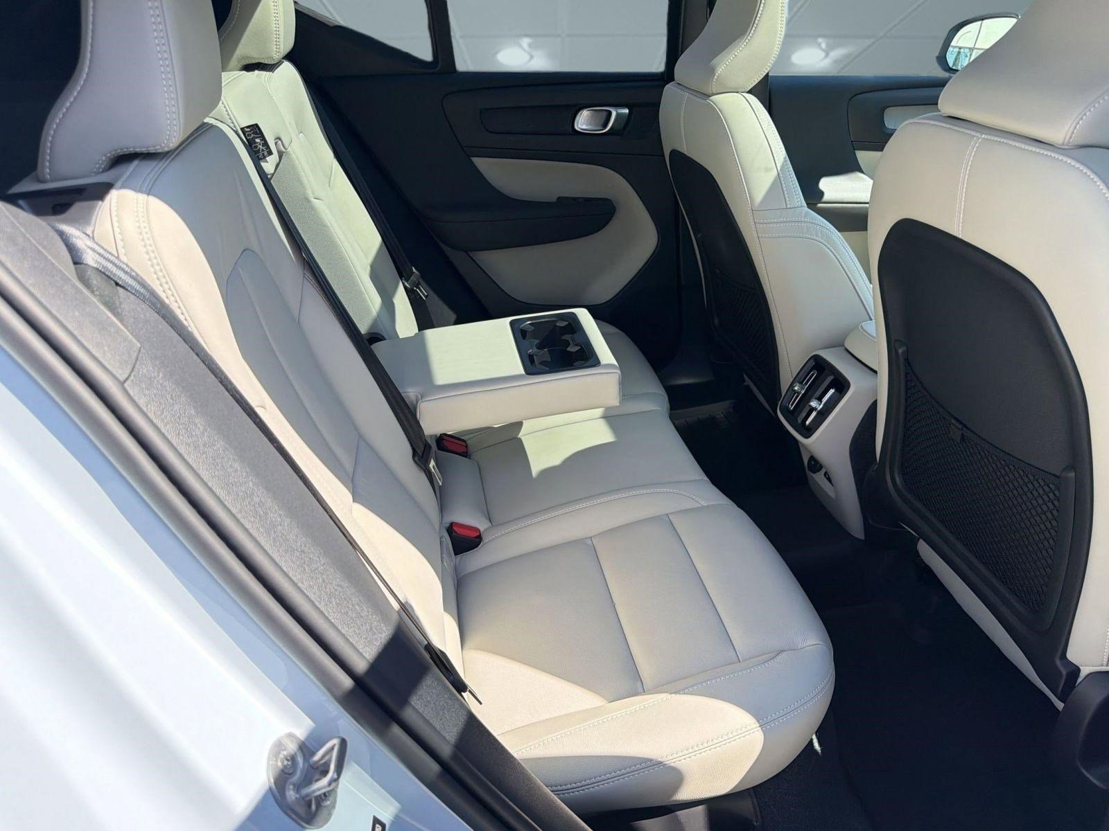 Used 2024 Volvo XC40 B5 Plus w/ Protection Package Premier image 29