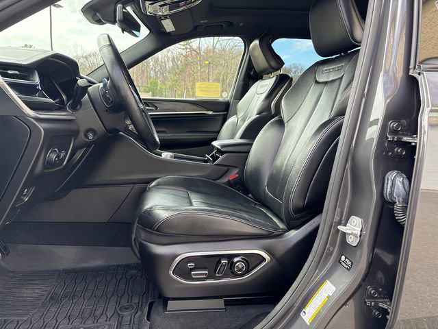 Used 2022 Jeep Grand Cherokee Overland w/ Luxury Tech Group IV AWD/4WD image 38