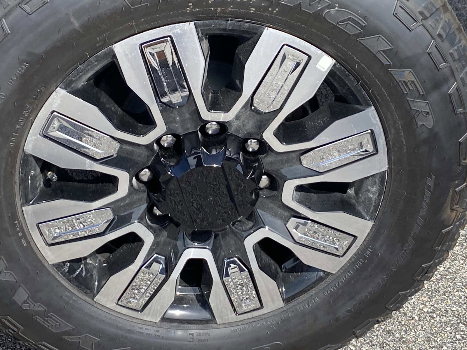 New 2026 GMC Sierra 2500 Denali w/ Denali Reserve Package image 3