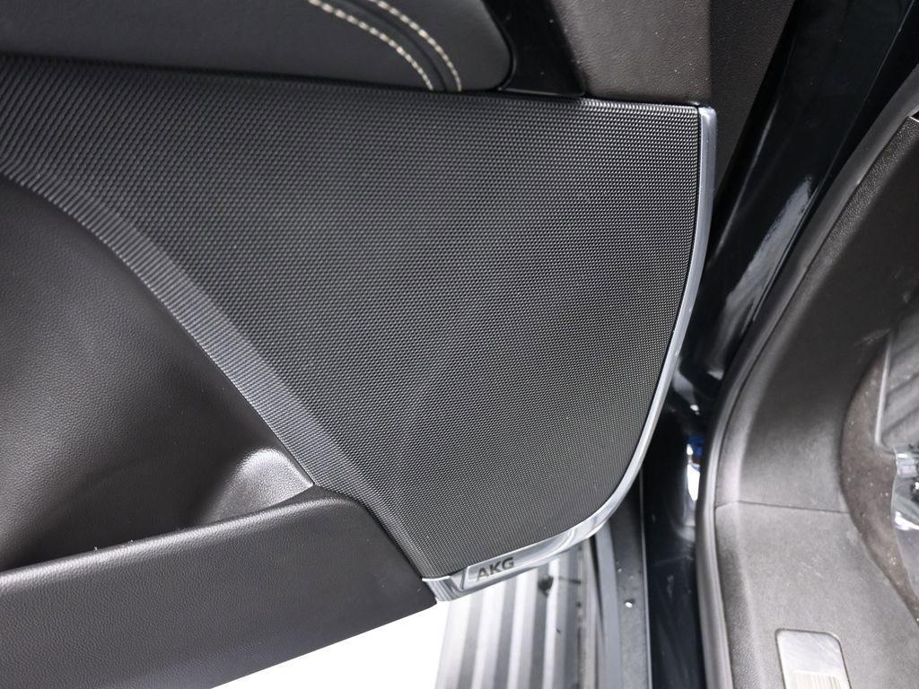 Used 2025 Cadillac Escalade ESV Sport w/ Touring Package image 15