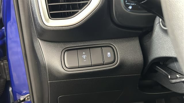 Certified 2025 Hyundai Venue SE FWD image 19