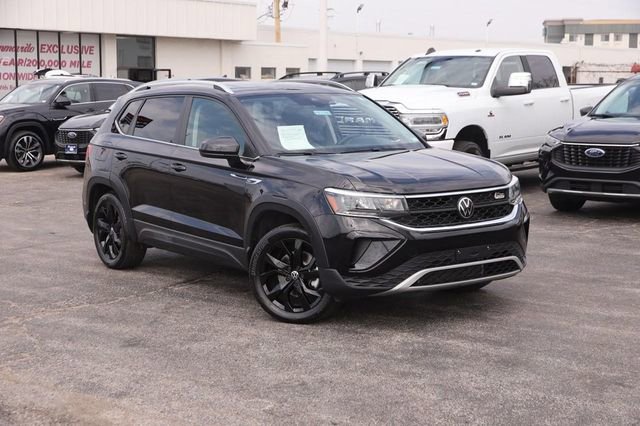 Certified 2023 Volkswagen Taos SE w/ Panoramic Sunroof Package image 2
