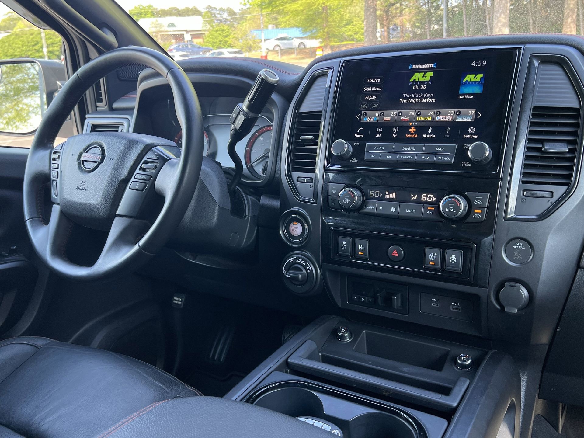 Used 2021 Nissan Titan PRO-4X w/ Pro-4x Convenience Package AWD/4WD image 3