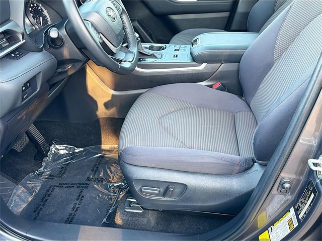 Used 2023 Toyota Highlander L image 19