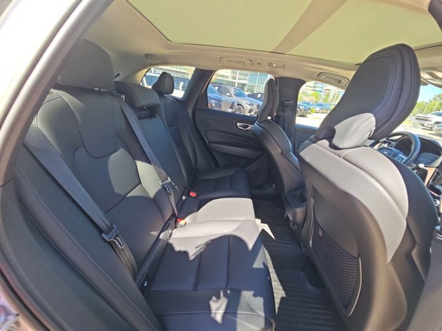 Used 2023 Volvo XC60 B5 Plus w/ Protection Package Premier image 19