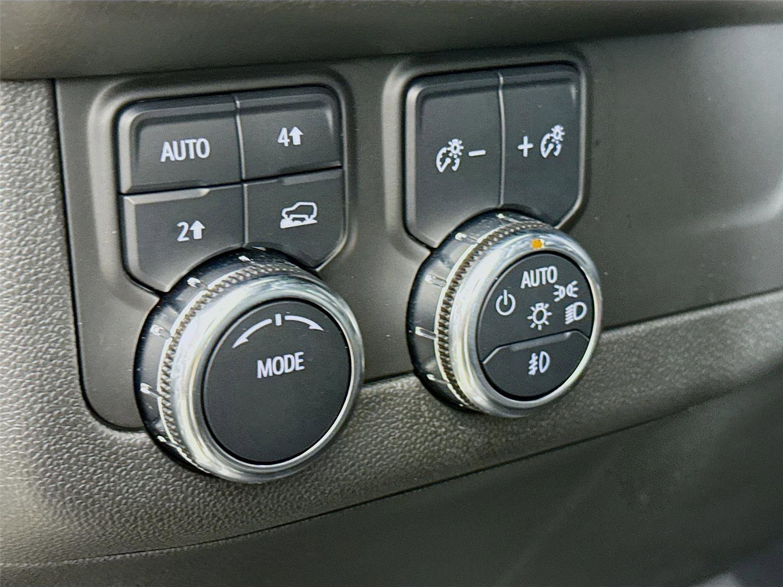 Used 2025 GMC Yukon Elevation image 5