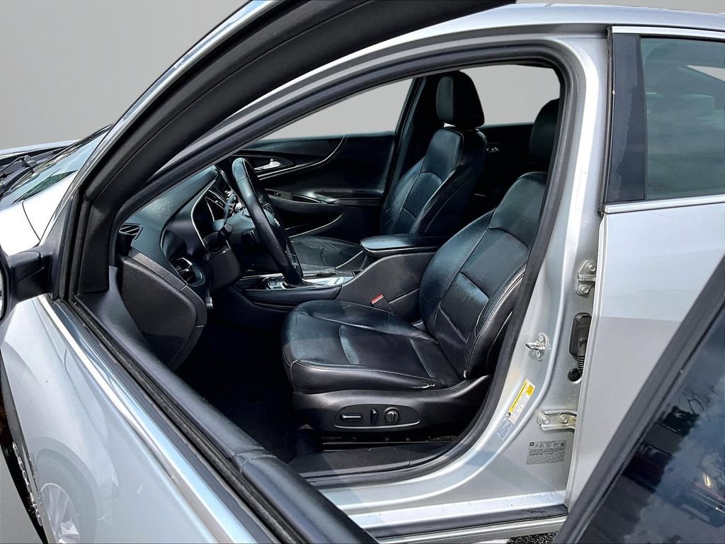 Used 2016 Chevrolet Malibu LT w/ Leather Package FWD image 26