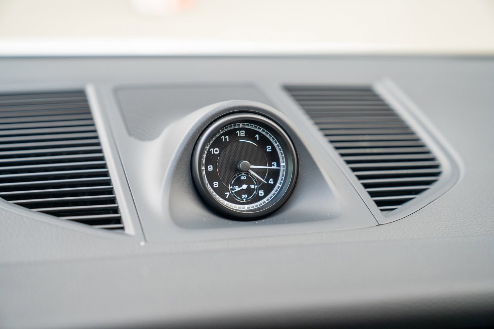 Certified 2025 Porsche Macan image 15