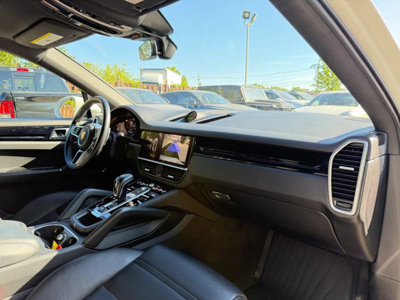 Used 2021 Porsche Cayenne Coupe AWD/4WD image 31