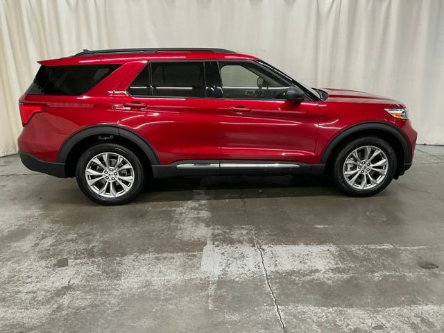 Used 2023 Ford Explorer XLT w/ Equipment Group 202A AWD/4WD image 2