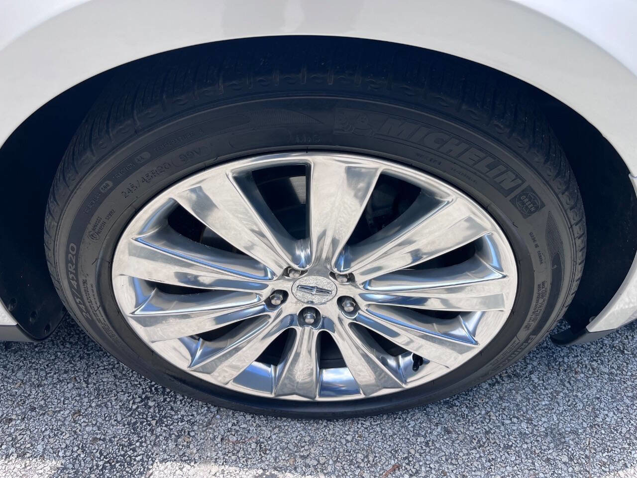 Used 2014 Lincoln MKS AWD w/ Equipment Group 201A image 17