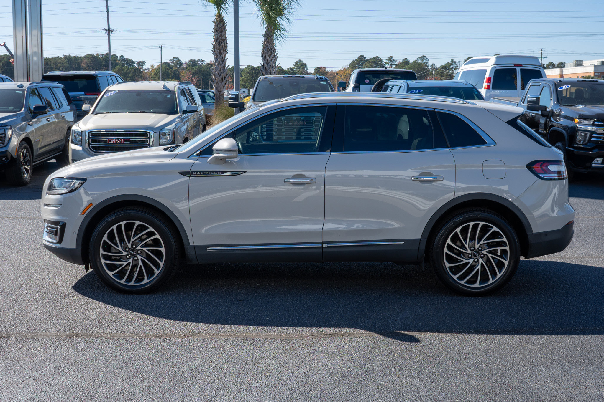 Used 2020 Lincoln Nautilus Reserve w/ Equipment Group 201A image 6