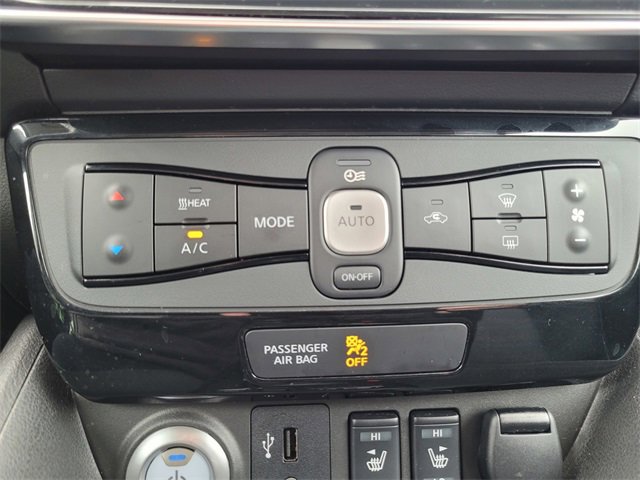 Used 2018 Nissan Leaf SV w/ SV Technology Package image 24