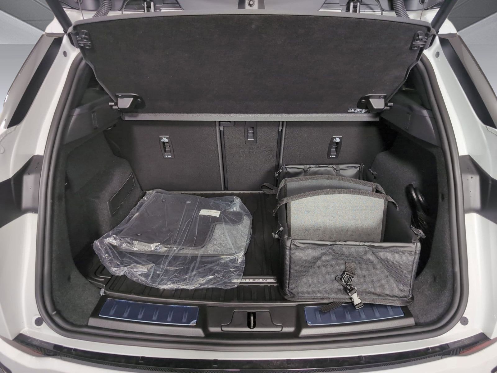 Certified 2026 Land Rover Range Rover Evoque S image 26