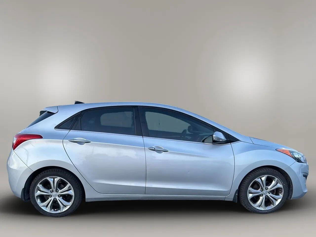 Used 2014 Hyundai Elantra GT w/ Option Group 03 image 8