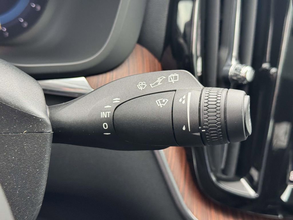 Certified 2023 Volvo XC60 B5 Plus w/ Climate Package image 21