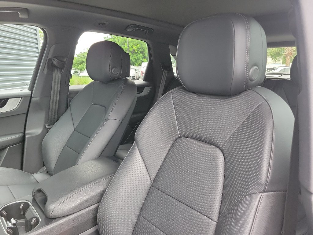 Certified 2026 Porsche Cayenne AWD/4WD image 5