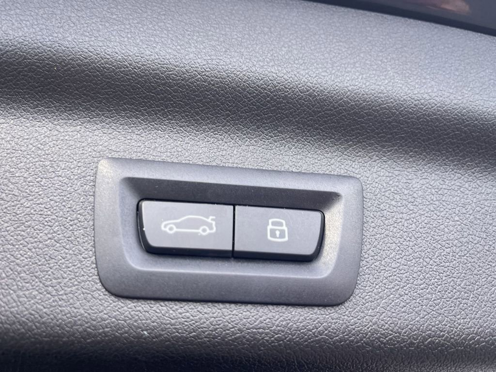 Used 2025 BMW X1 xDrive28i image 16