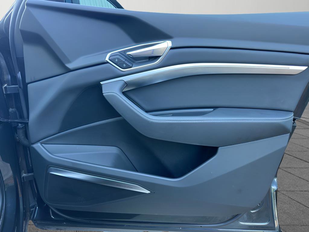 Used 2019 Audi e-tron Premium Plus image 38