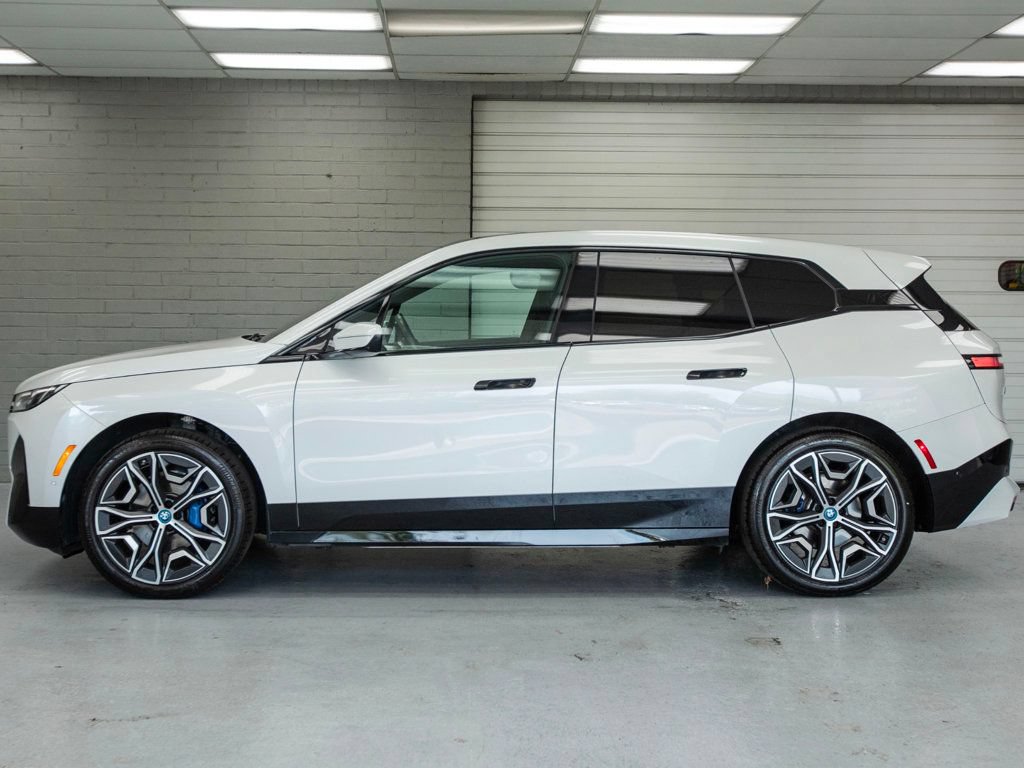 Used 2025 BMW iX xDrive50 AWD/4WD image 4
