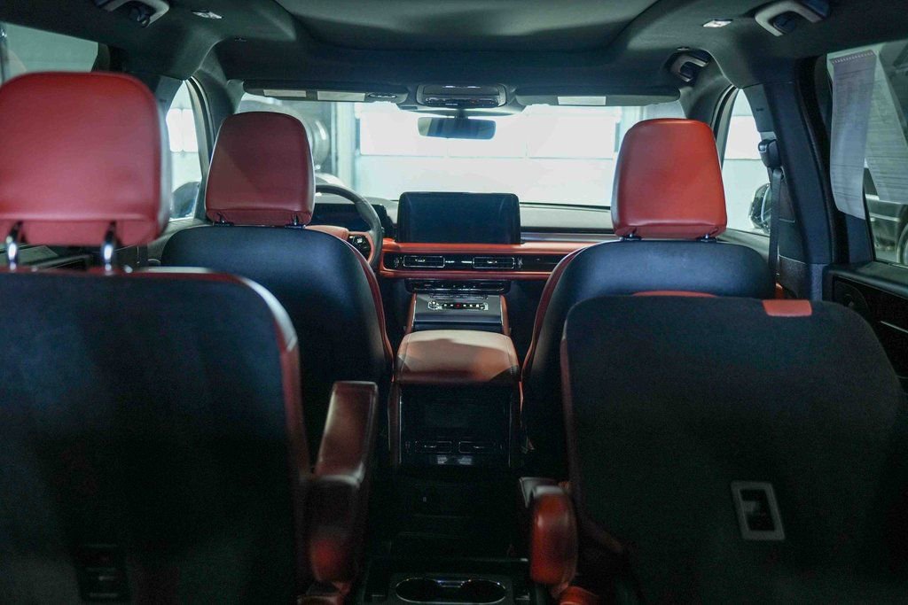 Used 2025 Lincoln Aviator Reserve w/ Jet Appearance Package image 13