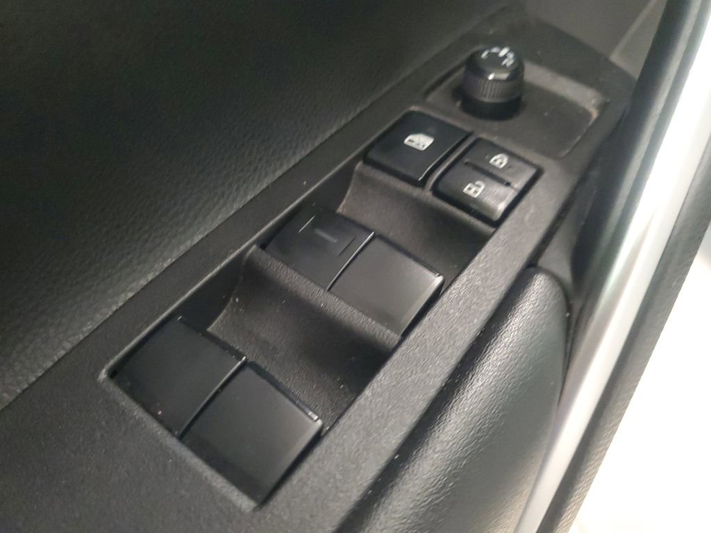 Certified 2022 Toyota Corolla Cross L image 18