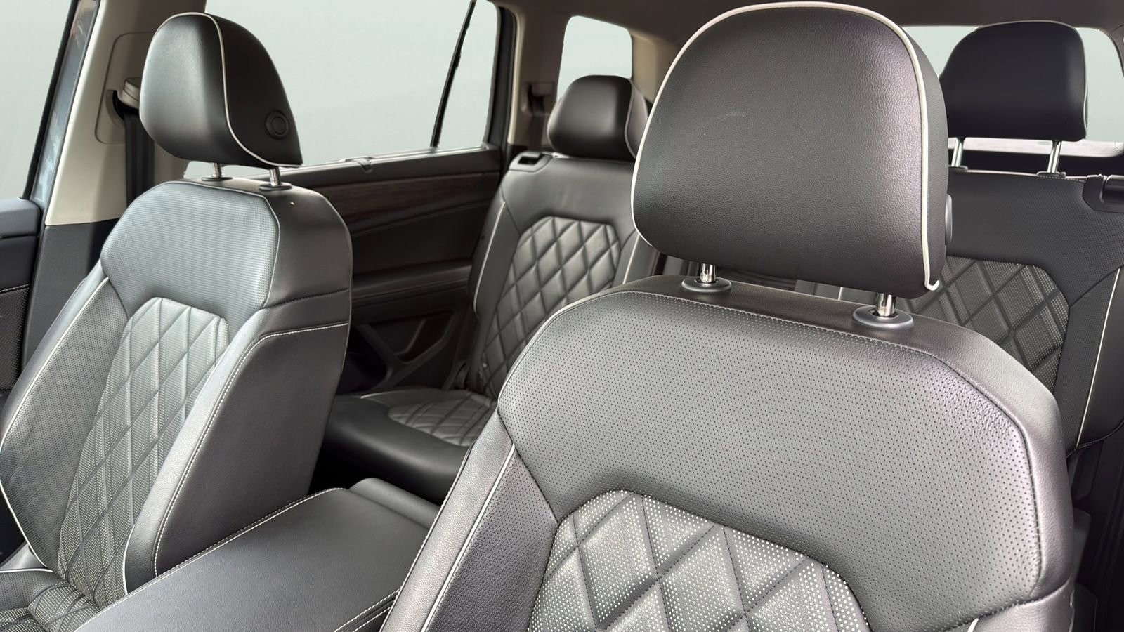 Used 2024 Volkswagen Atlas SEL Premium R-Line AWD/4WD image 9
