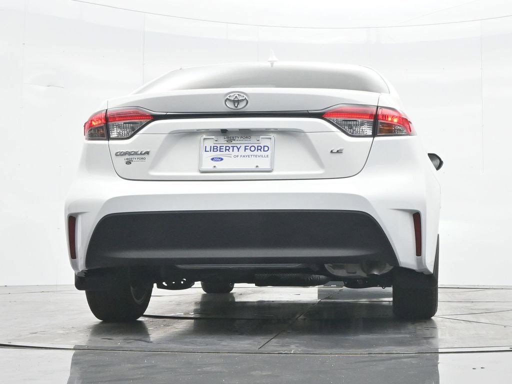 Used 2025 Toyota Corolla LE w/ LE Premium Package FWD image 32