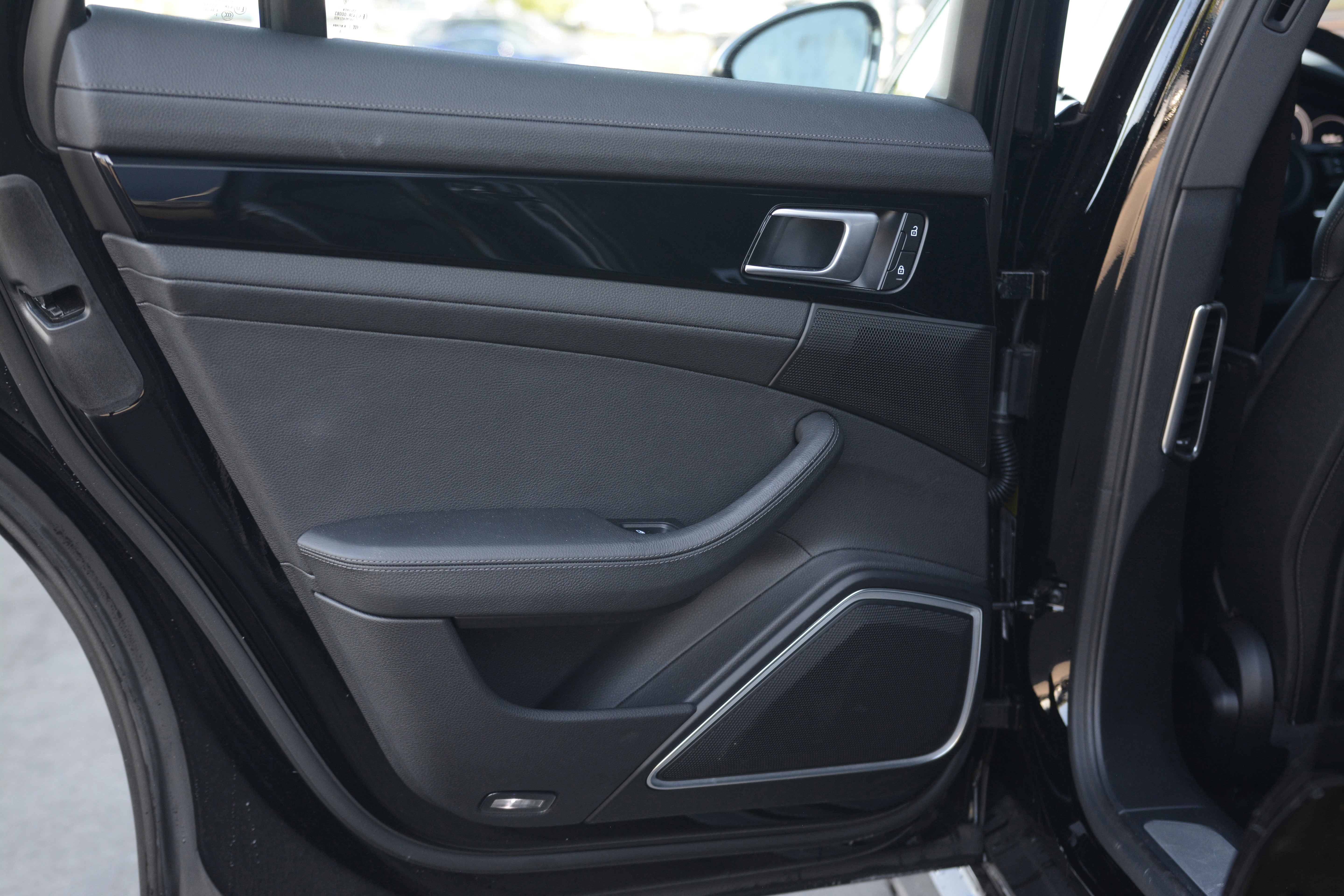 Certified 2023 Porsche Panamera image 30