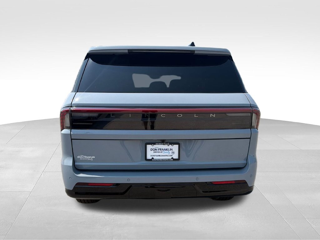 New 2027 Lincoln Navigator Reserve w/ Jet Appearance Package AWD/4WD image 4