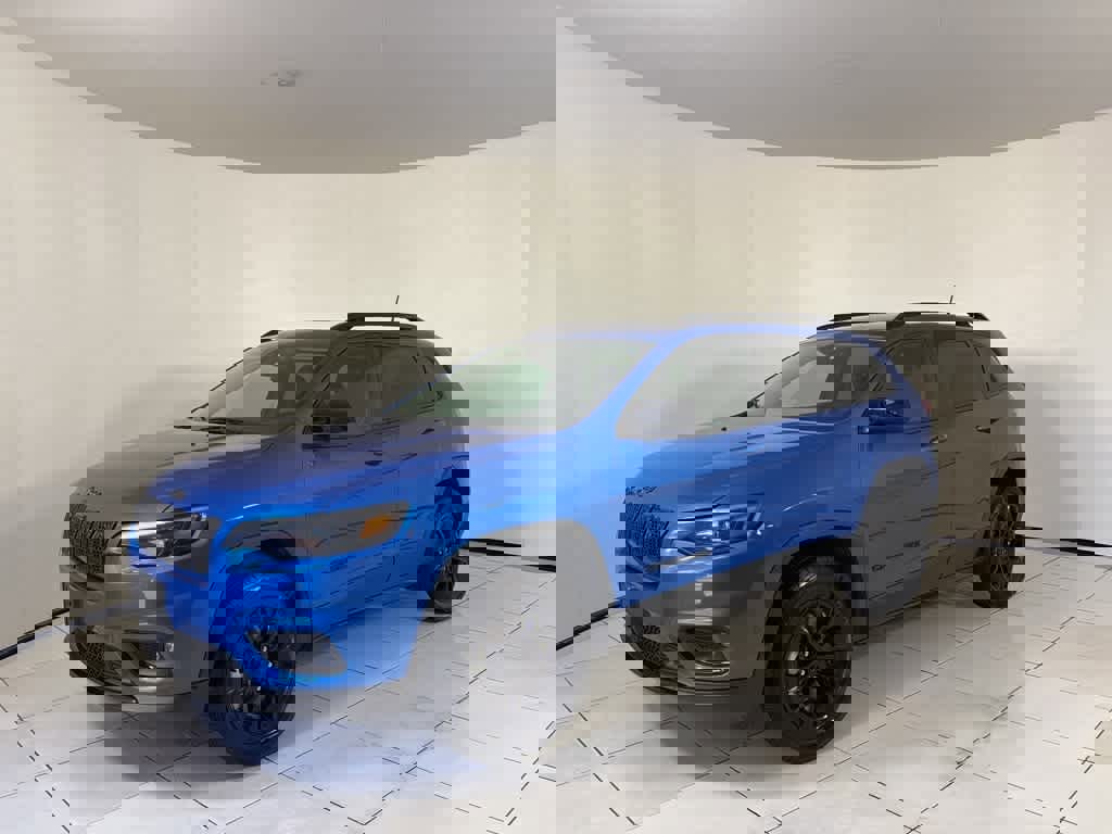 Used 2023 Jeep Cherokee Altitude Lux