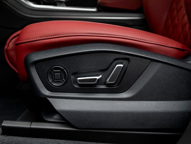 New 2026 Audi SQ8 Premium Plus AWD/4WD image 17