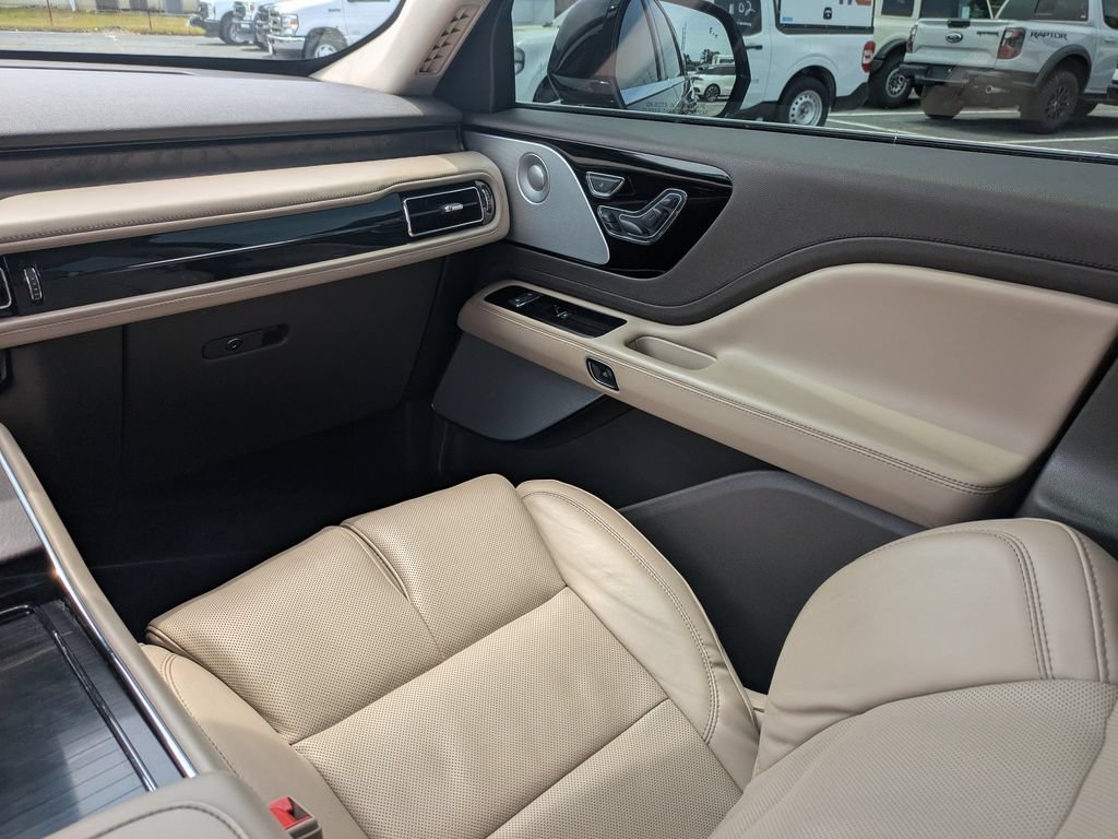 Used 2022 Lincoln Aviator Grand Touring w/ Equipment Group 301A AWD/4WD image 24