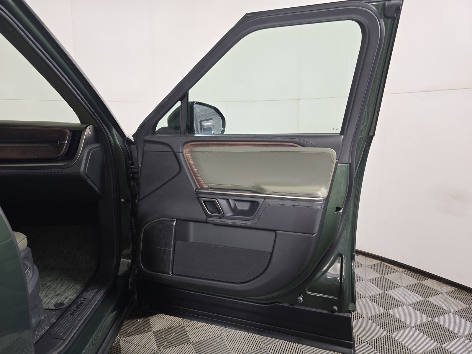 Used 2022 Rivian R1S Launch Edition image 18