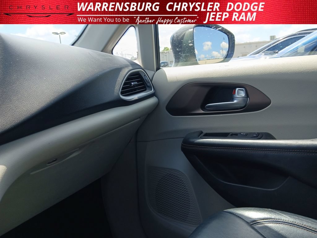 Used 2018 Chrysler Pacifica Touring-L w/ Advanced Safetytec Group FWD image 24