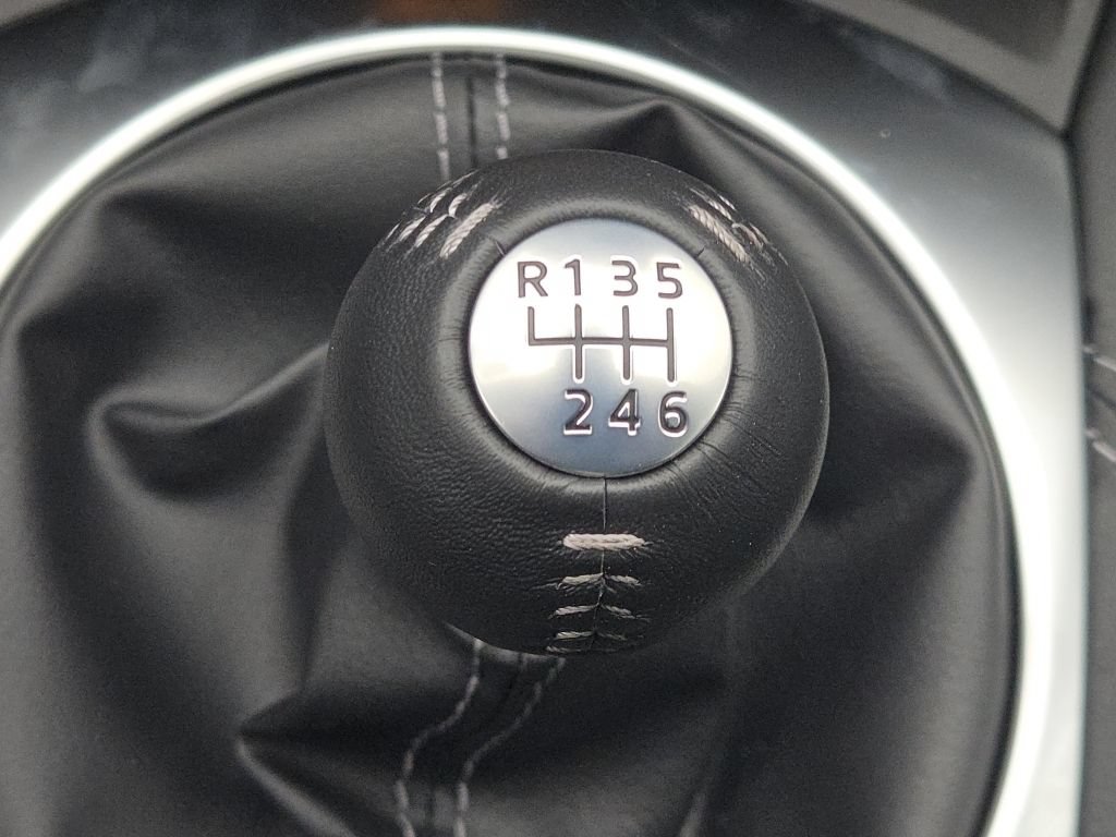 New 2026 MAZDA MX-5 Miata Club w/ Weather Package RWD image 9