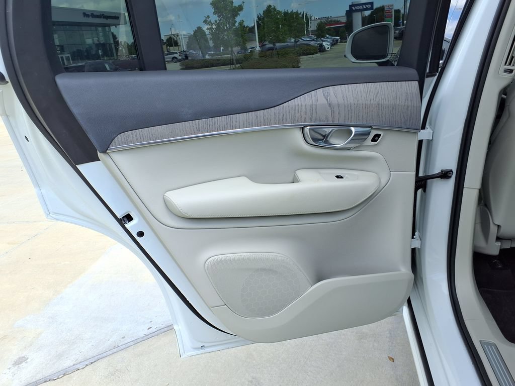 Certified 2025 Volvo XC90 B6 Plus AWD/4WD image 18