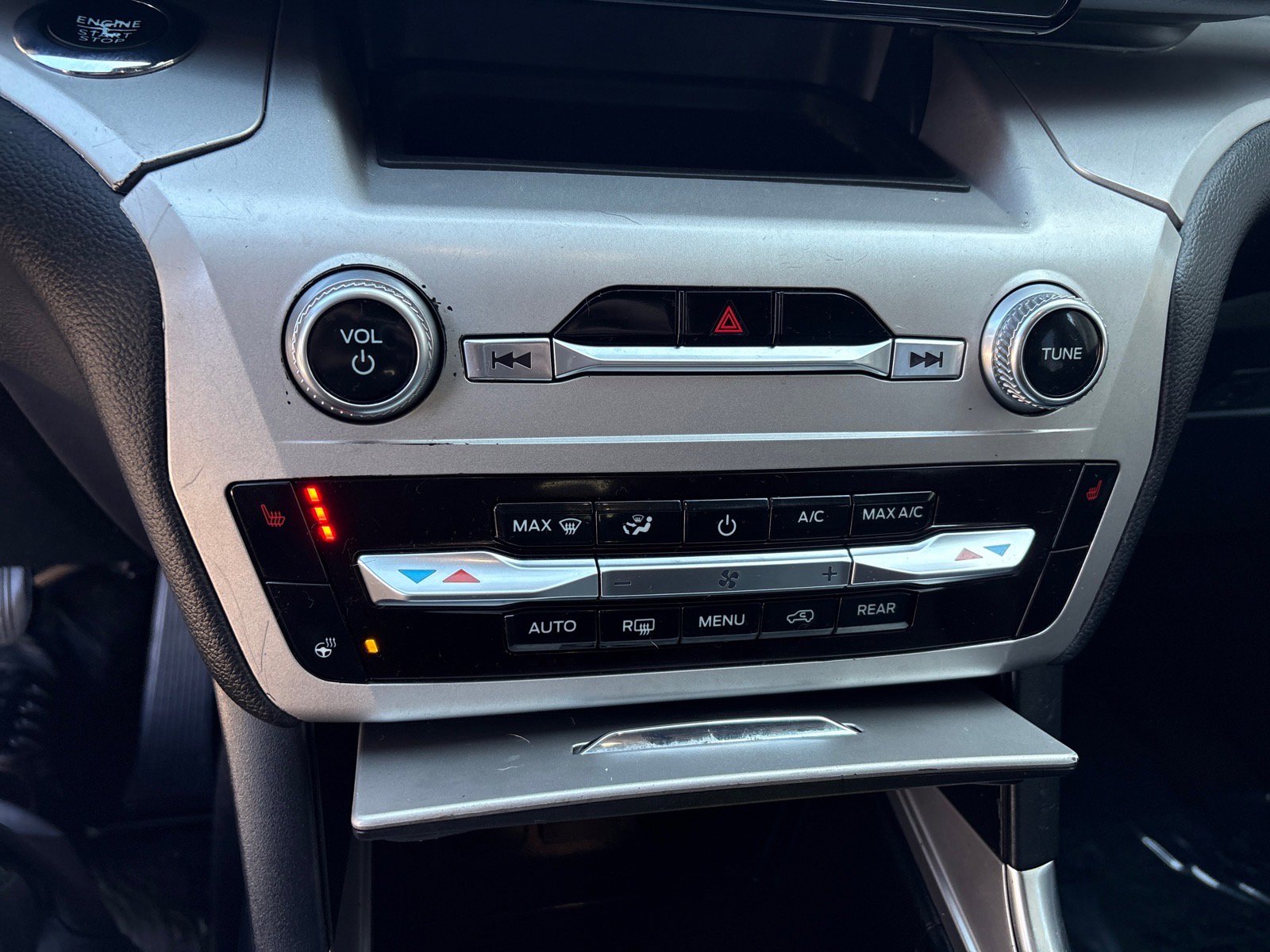 Used 2022 Ford Explorer XLT w/ Equipment Group 202A image 28