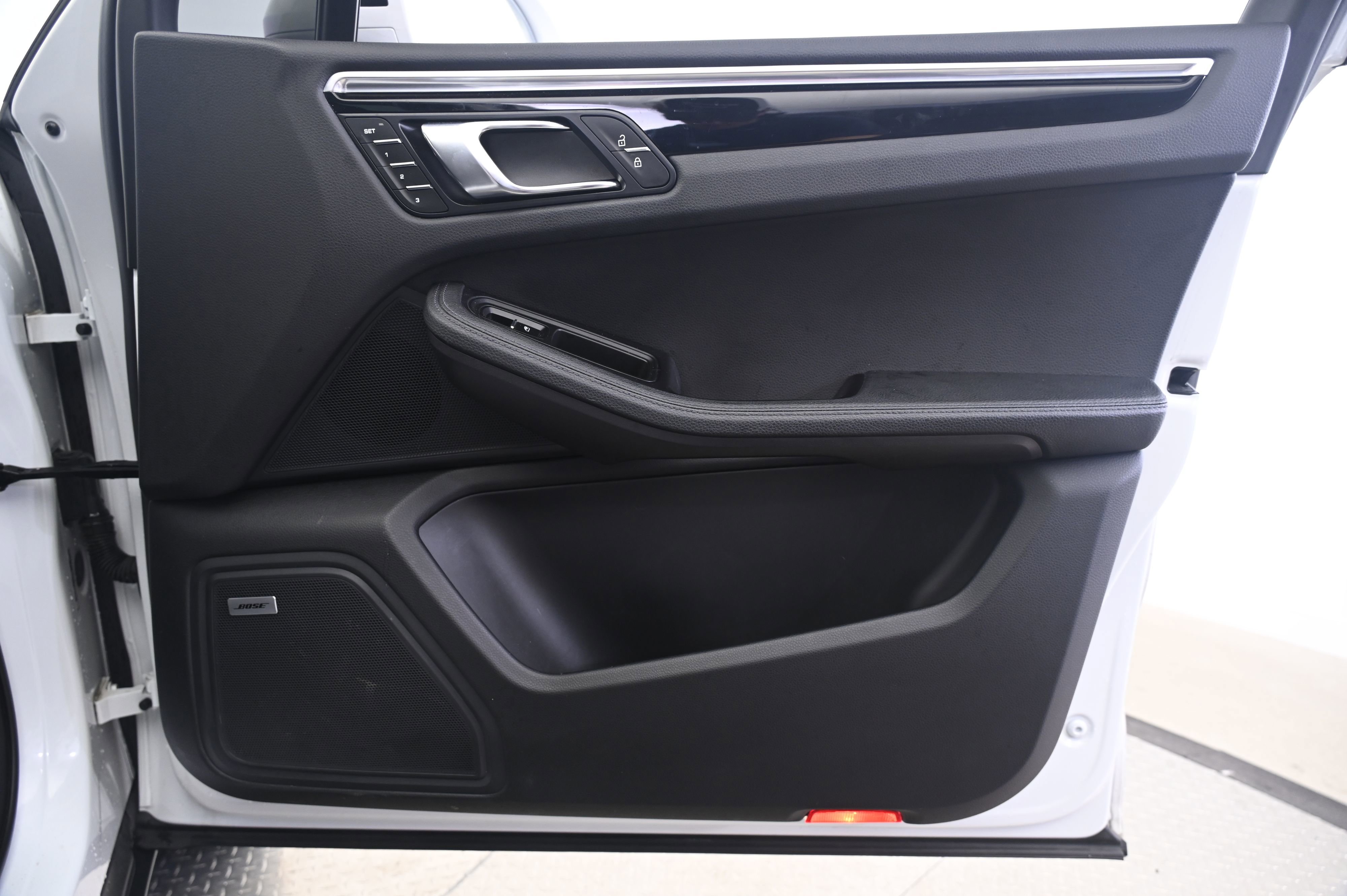 Certified 2022 Porsche Macan image 20