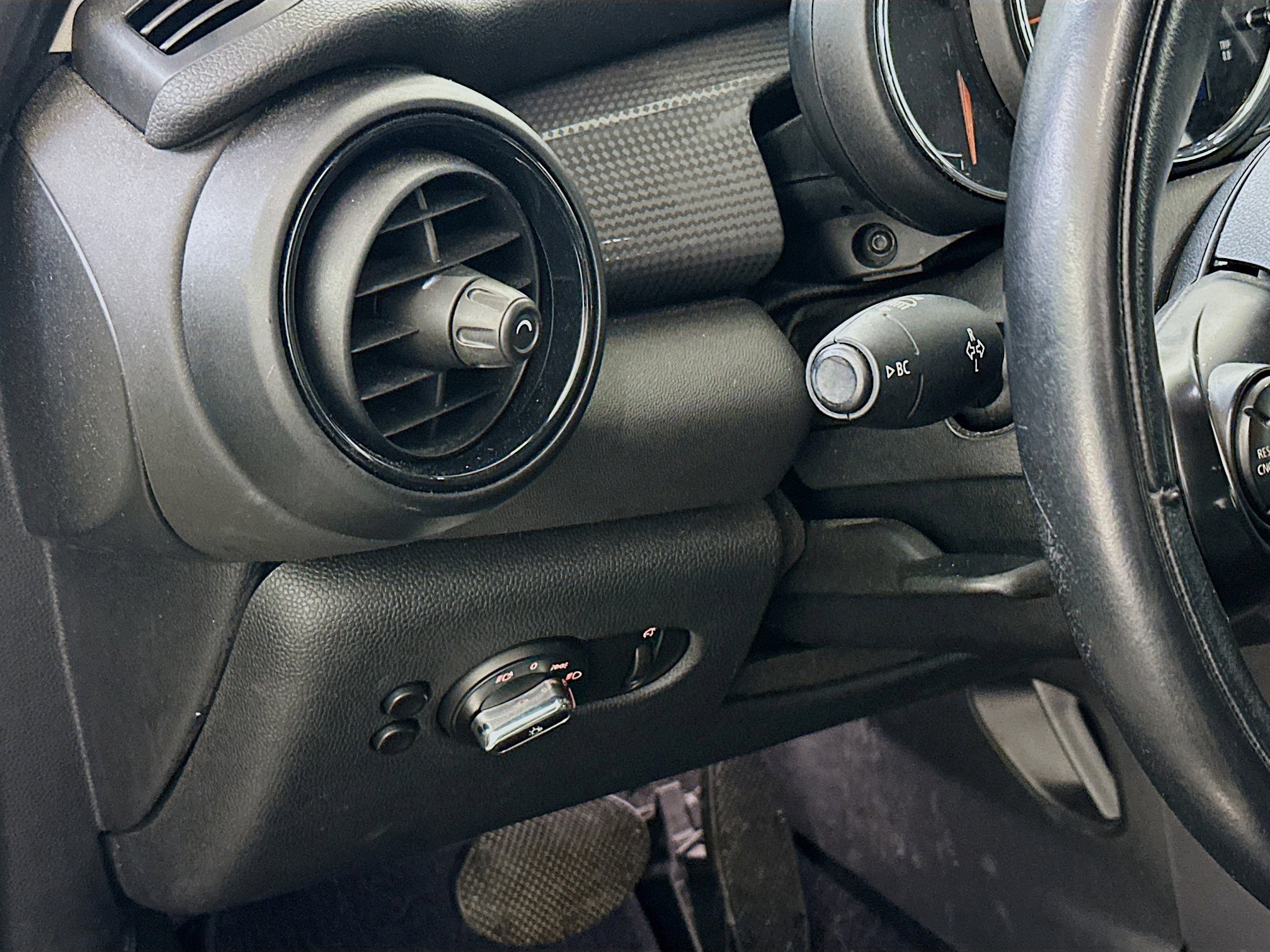 Used 2018 MINI Cooper 4-Door Hardtop image 17