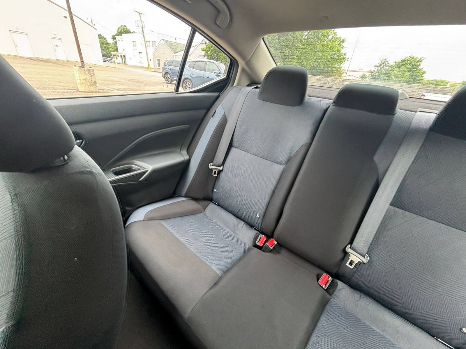 Used 2025 Nissan Versa SV FWD image 38