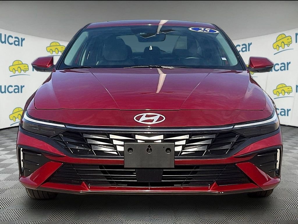 Certified 2025 Hyundai Elantra Limited FWD image 2