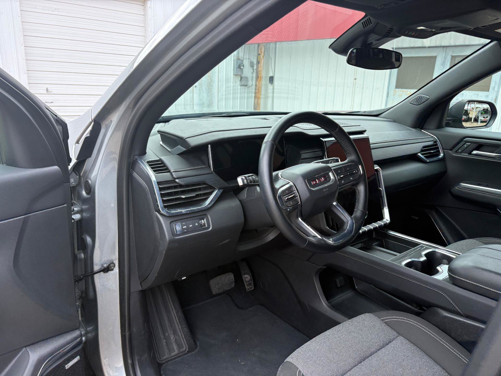 Used 2025 GMC Acadia Elevation AWD/4WD image 11