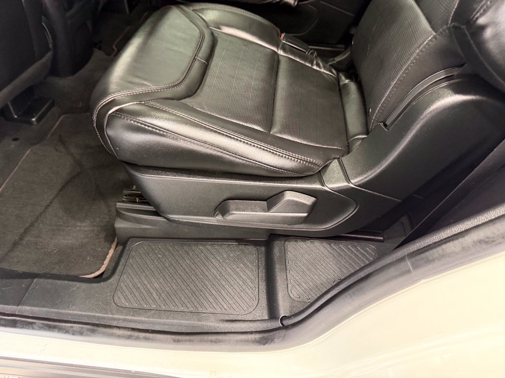 Used 2022 Ford Explorer Platinum w/ Equipment Group 601A AWD/4WD image 21